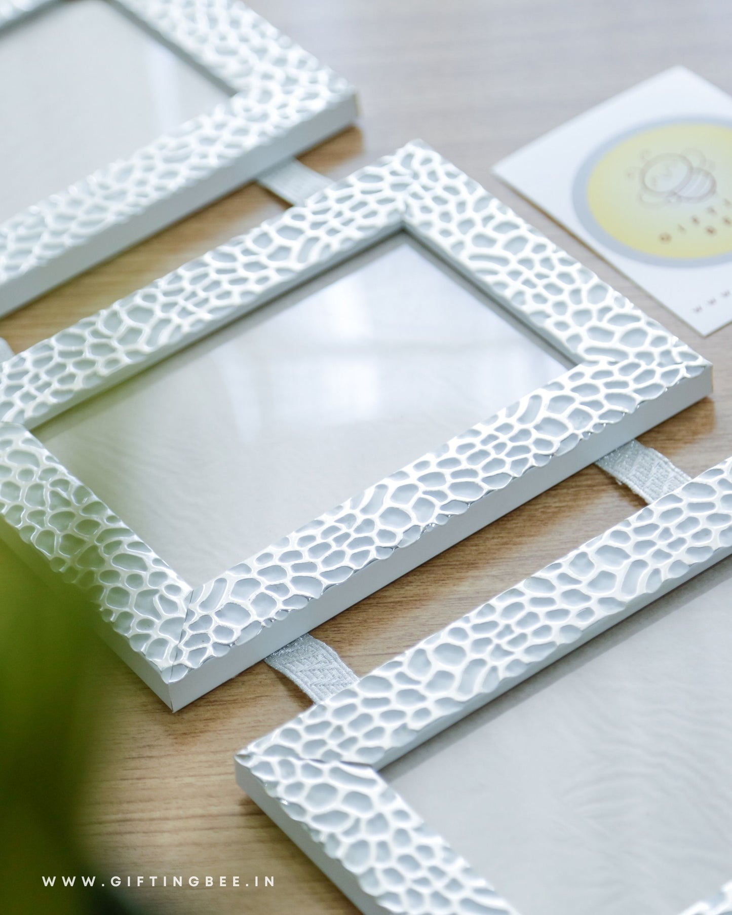 HANGING COLLAGE FRAME - SILVER